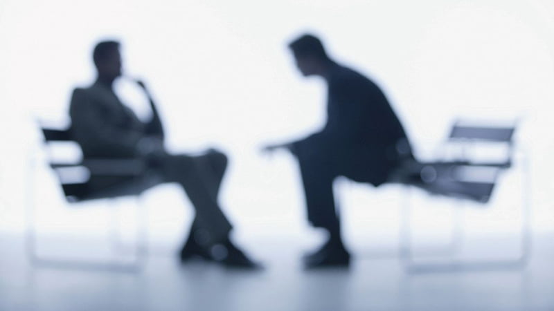 Egy végeláthatatlannak tűnő gyártóüzemben állok Csabával, a cég vezetőjével és nagy izgalommal faggatom a múltjáról és a jövőjéről.