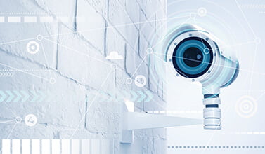 A Dyntell Sentinel rendszere, a mesterséges intelligencia alapú kamerakép-elemző megoldásunk olyan problémákra ad választ, amik partnereink tapasztalatai alapján egyre nagyobb gondokat jelentenek az ágazatban. A Sentinel a már kiépített kamerarendszeren át figyel, elemez és riaszt, amikor az Ön által beállított feltételek alapján beavatkozás szükséges, történjen az a munkabiztonság vagy pedig az eszköz- és áruvédelem érdekében, “passzív” módban pedig a modern vállalkozások legfontosabb nyersanyagát, az adatot gyűjti és elemzi.