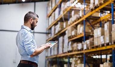 A Dyntell innovatív megoldásai közül a raktár- és készletmenedzsment fejlesztésére szolgál mai hírlevelünk tárgya, a WMS modul (WMS - Warehouse Management System), melyet partnereink igényei és visszajelzései alapján fejlesztettünk ki. Megoldásunk a raktármenedzsmentet teszi egyszerűbbé, átláthatóbbá és kézzelfoghatóvá, miközben csökkenti az adminisztrációs terheket és növeli a vevői elégedettséget a pontosabb kiszállításnak köszönhetően.