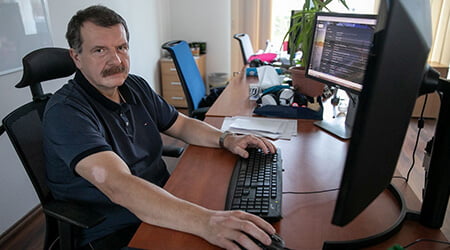 Mesterséges intelligencia alkalmazásával nyújt előrejelzést a mentőknek a Dyntell. A betegszállítási igények kapacitás-optimalizálásában, illetve a még hatékonyabb életmentés biztosításában segít a saját fejlesztésű rendszerünk, mely a közjóért, díjmentesen áll az Országos Mentőszolgálat rendelkezésére.