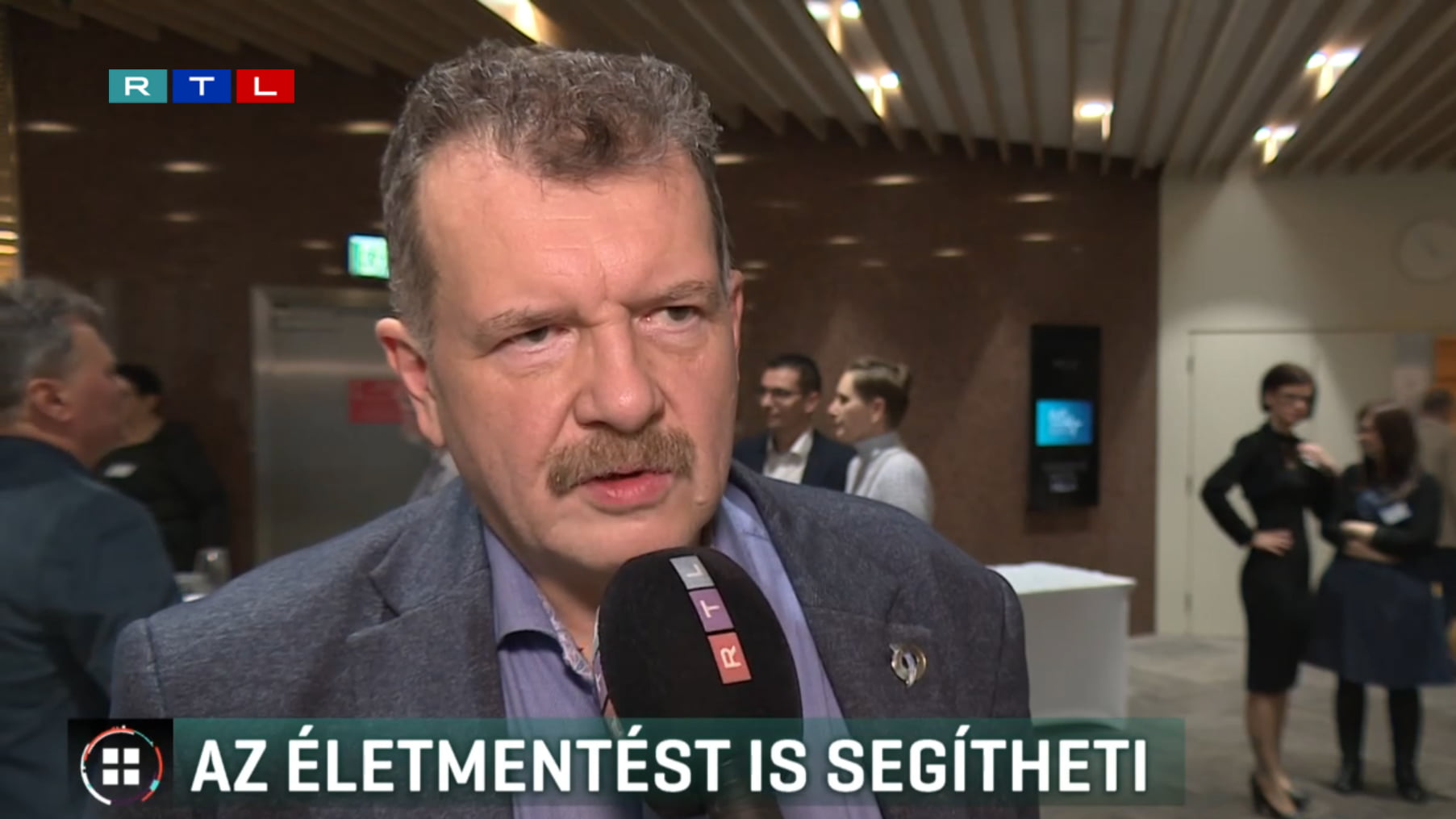 Az első pillanattól nagy visszhangja volt a sajtóban annak a (Dyntell Magyarország Kft. és az Országos Mentőszolgálat (OMSZ) összefogásából született) közös projektnek, amely öntanuló mesterséges intelligencia alkalmazásával egyre pontosabb előrejelzést nyújt a mentőkapacitásra vonatkozó igényekről.